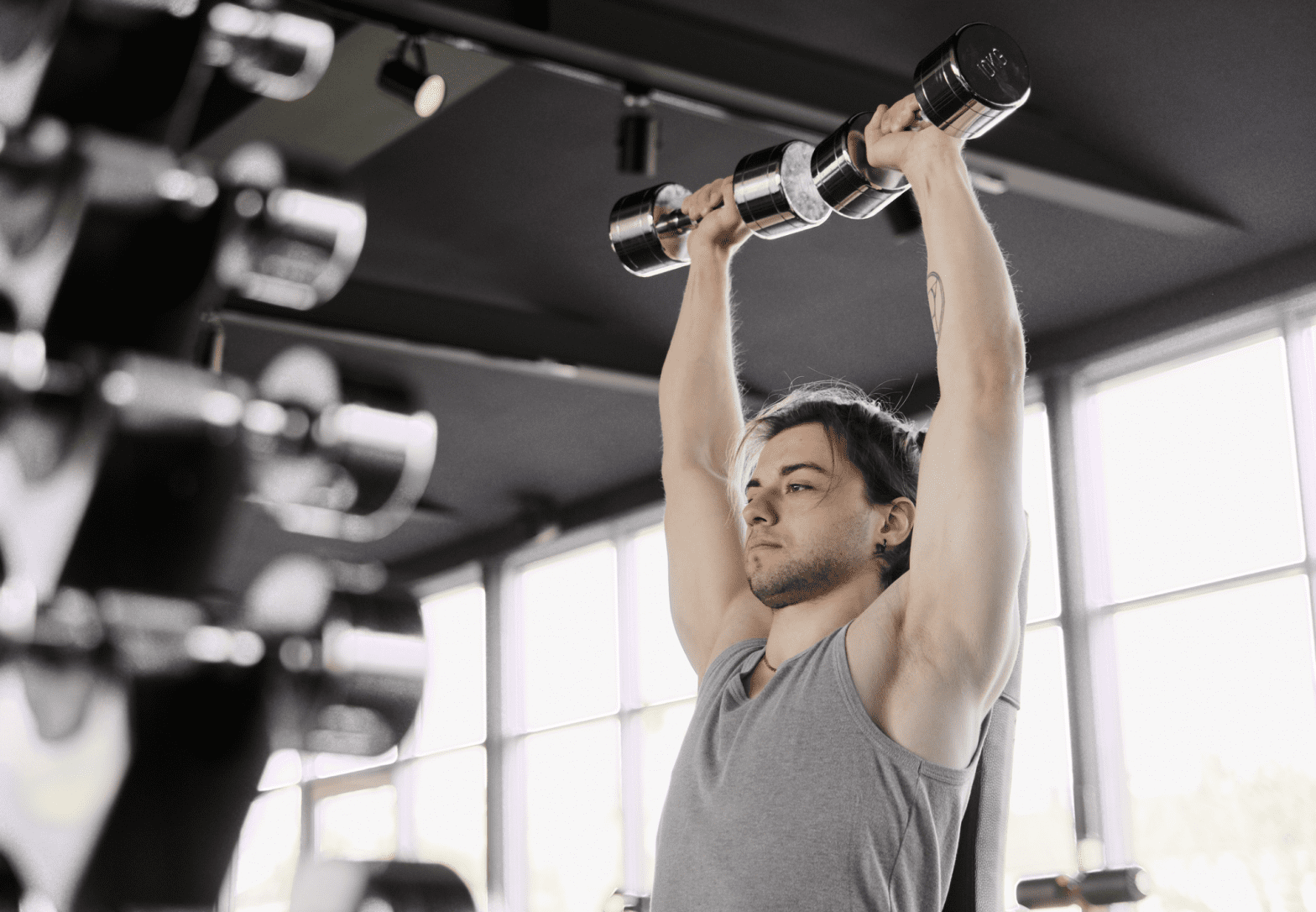 Entrenar fuerza no es solo para ganar músculo. Mejora tu salud, protege tus articulaciones y te da más energía en tu día a día, sin necesidad de aumentar volumen.